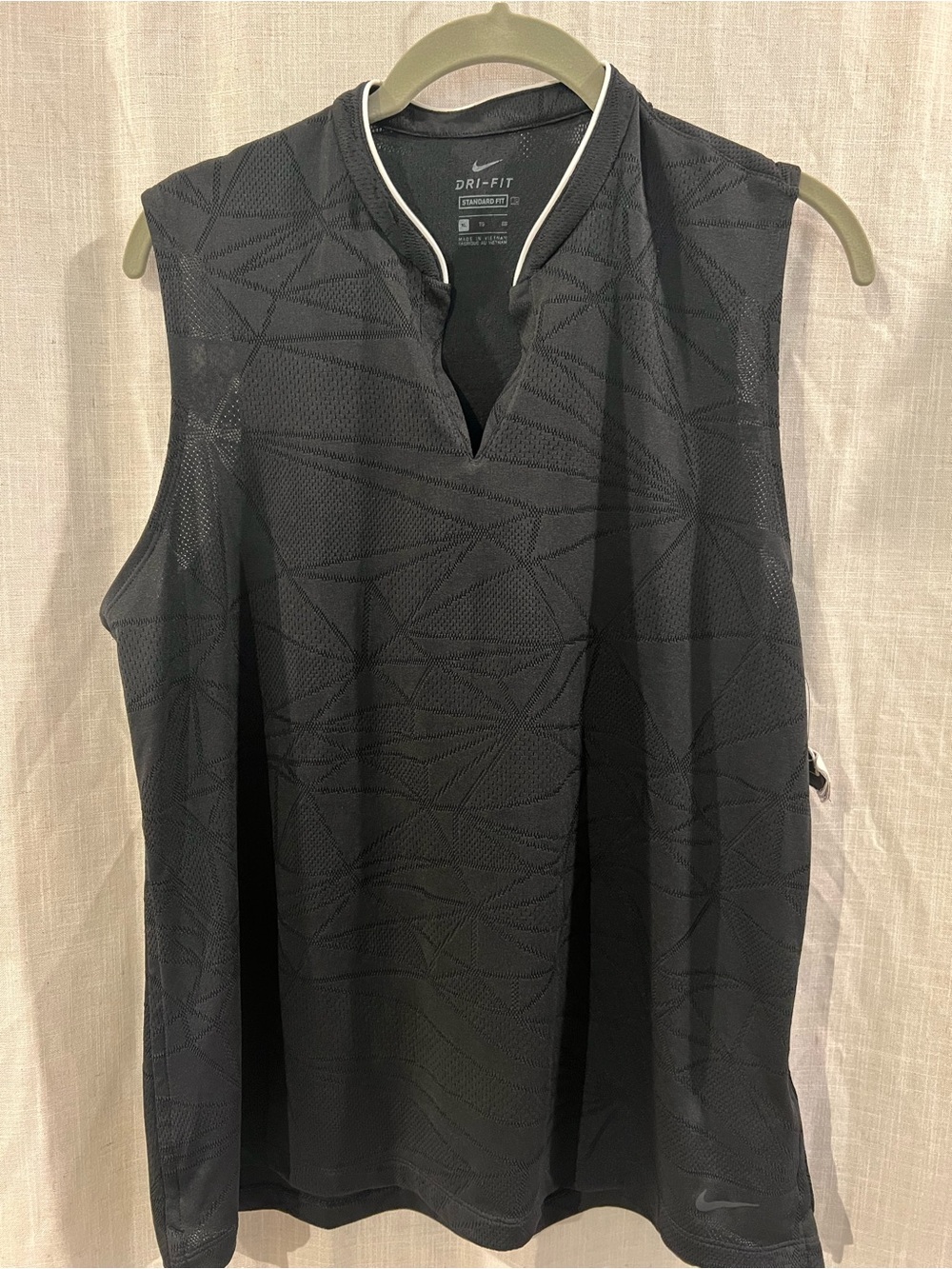 Nike Black Sleeveless Dri-FIT Athletic Tank with Subtle Pattern